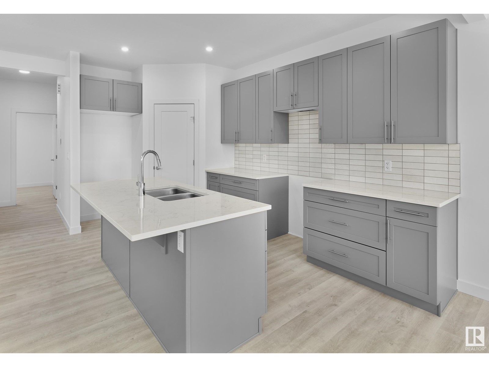 Property at 21336 38 AV NW image 4