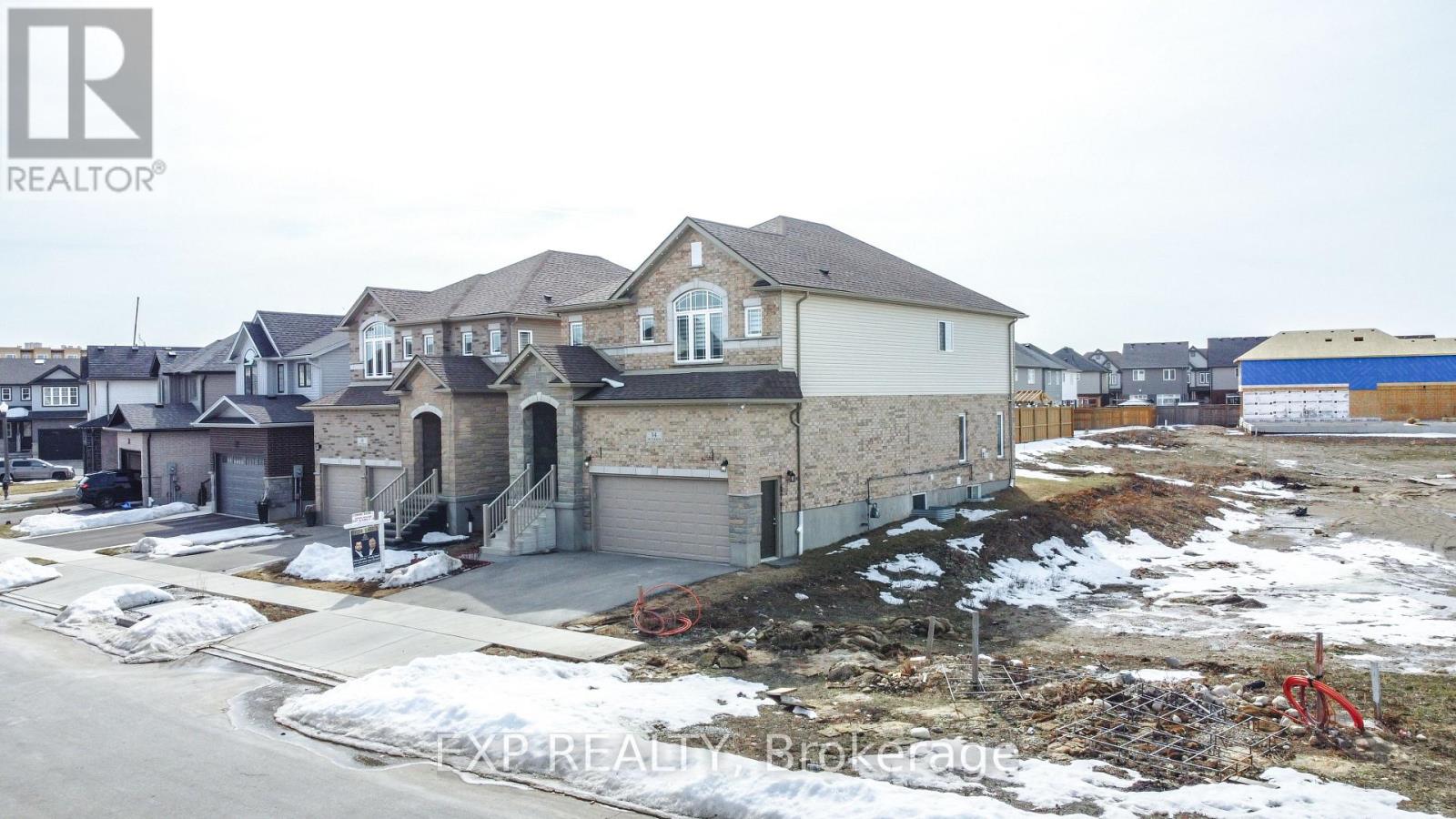 14 Waterbow Trail, Kitchener, Ontario  N2A 0K7 - Photo 2 - X12021016