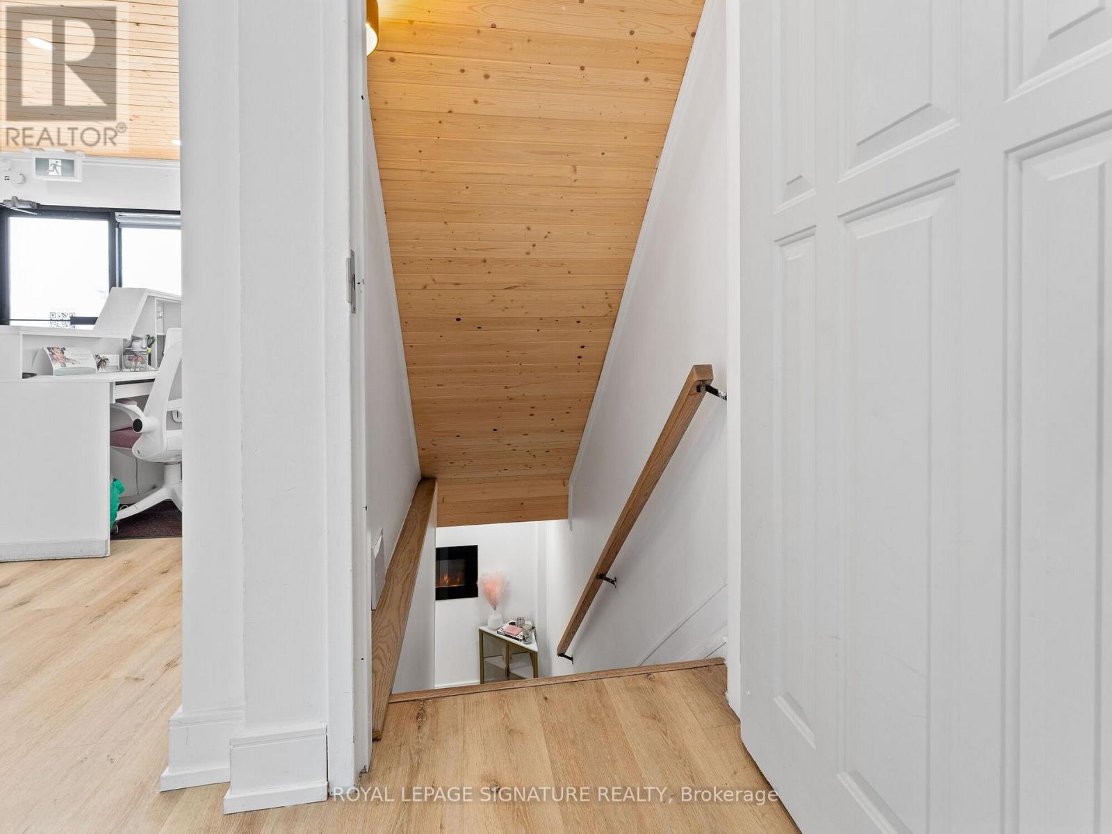 3814 Bloor Street W, Toronto (Islington-City Centre West), Ontario  M9B 6C2 - Photo 11 - W12014626