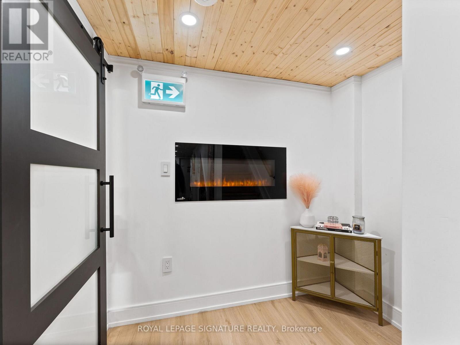 3814 Bloor Street W, Toronto (Islington-City Centre West), Ontario  M9B 6C2 - Photo 16 - W12014626