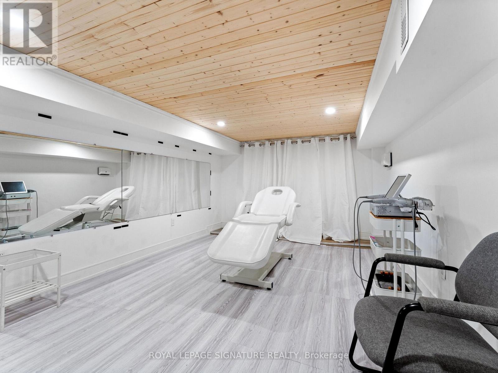 3814 Bloor Street W, Toronto (Islington-City Centre West), Ontario  M9B 6C2 - Photo 20 - W12014626