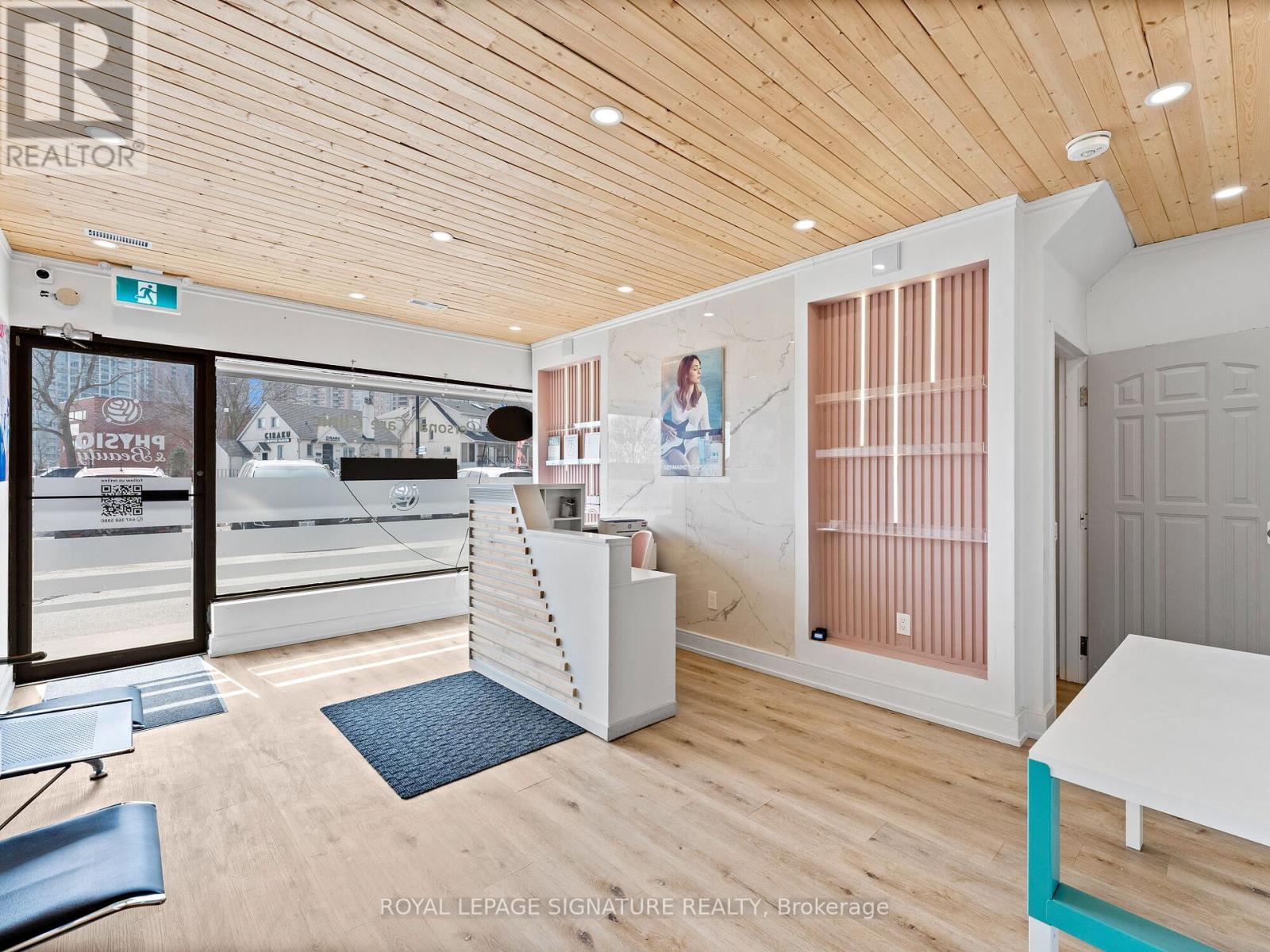3814 Bloor Street W, Toronto (Islington-City Centre West), Ontario  M9B 6C2 - Photo 3 - W12014626