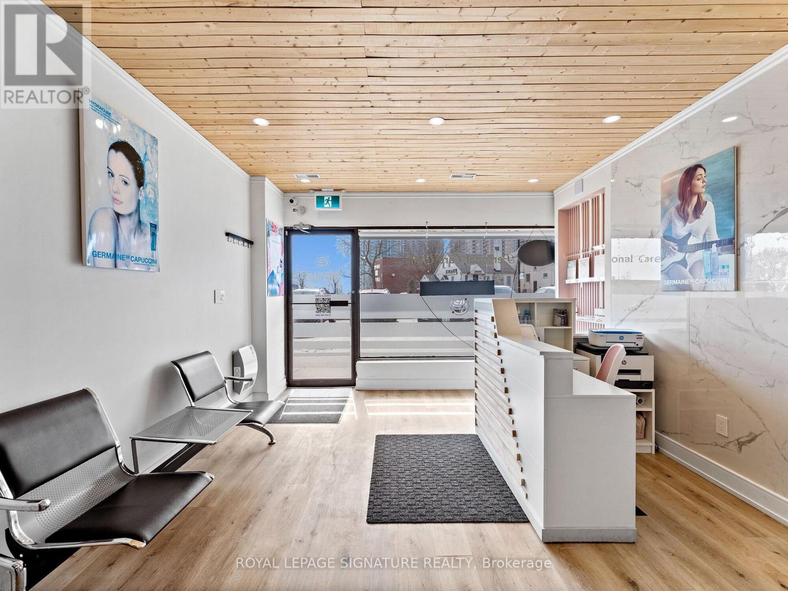 3814 Bloor Street W, Toronto (Islington-City Centre West), Ontario  M9B 6C2 - Photo 4 - W12014626