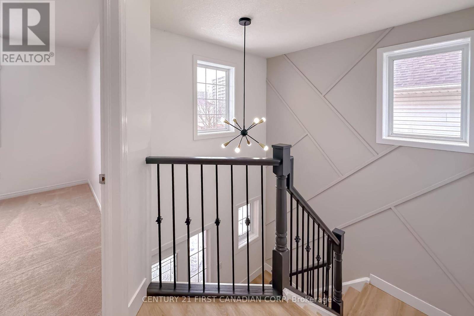 Photo 11 of 27 for 673 Silversmith Street N