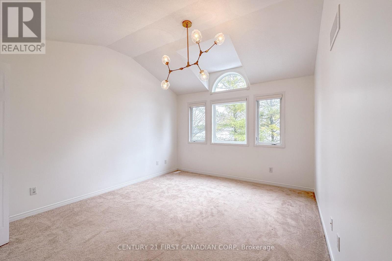 Photo 12 of 27 for 673 Silversmith Street N