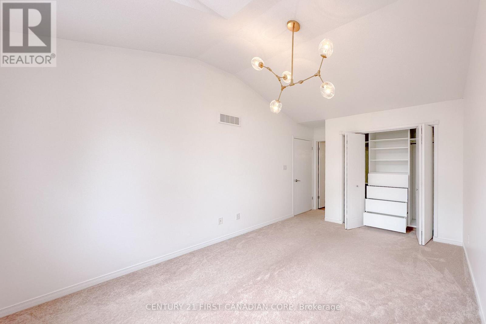Photo 13 of 27 for 673 Silversmith Street N