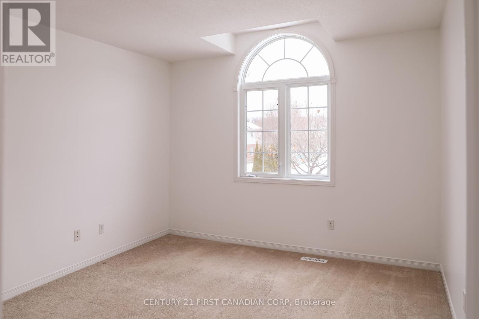 Photo 15 of 27 for 673 Silversmith Street N