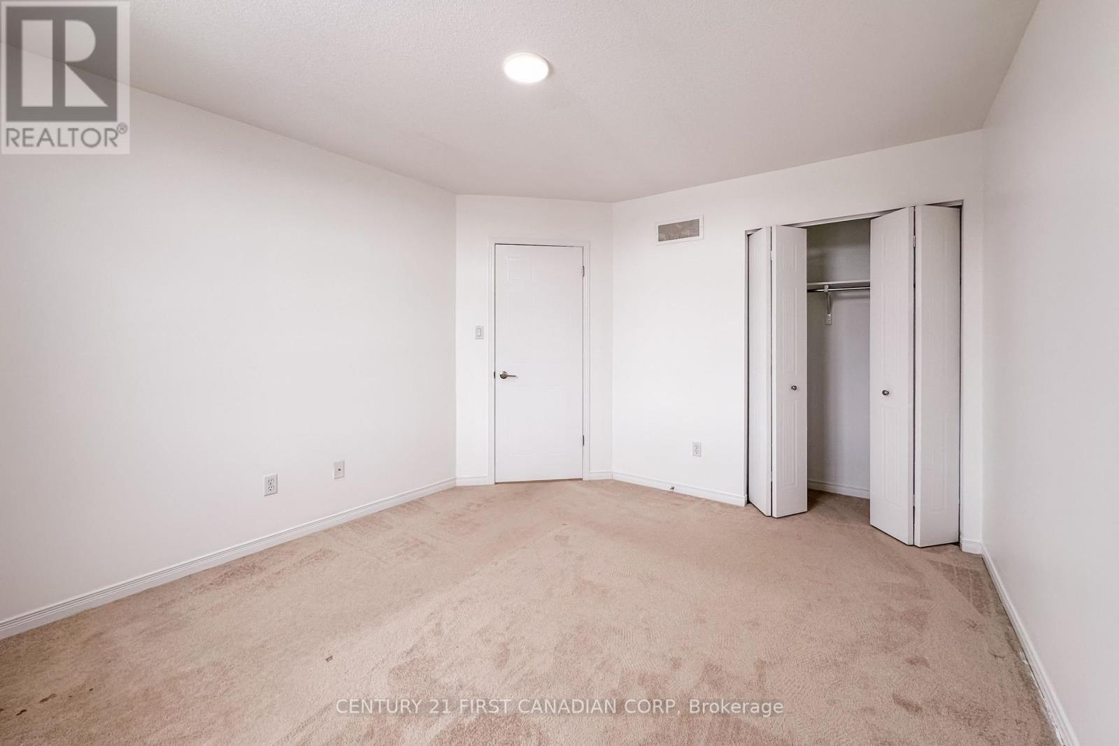 Photo 16 of 27 for 673 Silversmith Street N