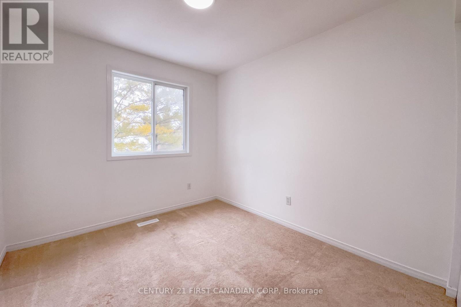 Photo 17 of 27 for 673 Silversmith Street N