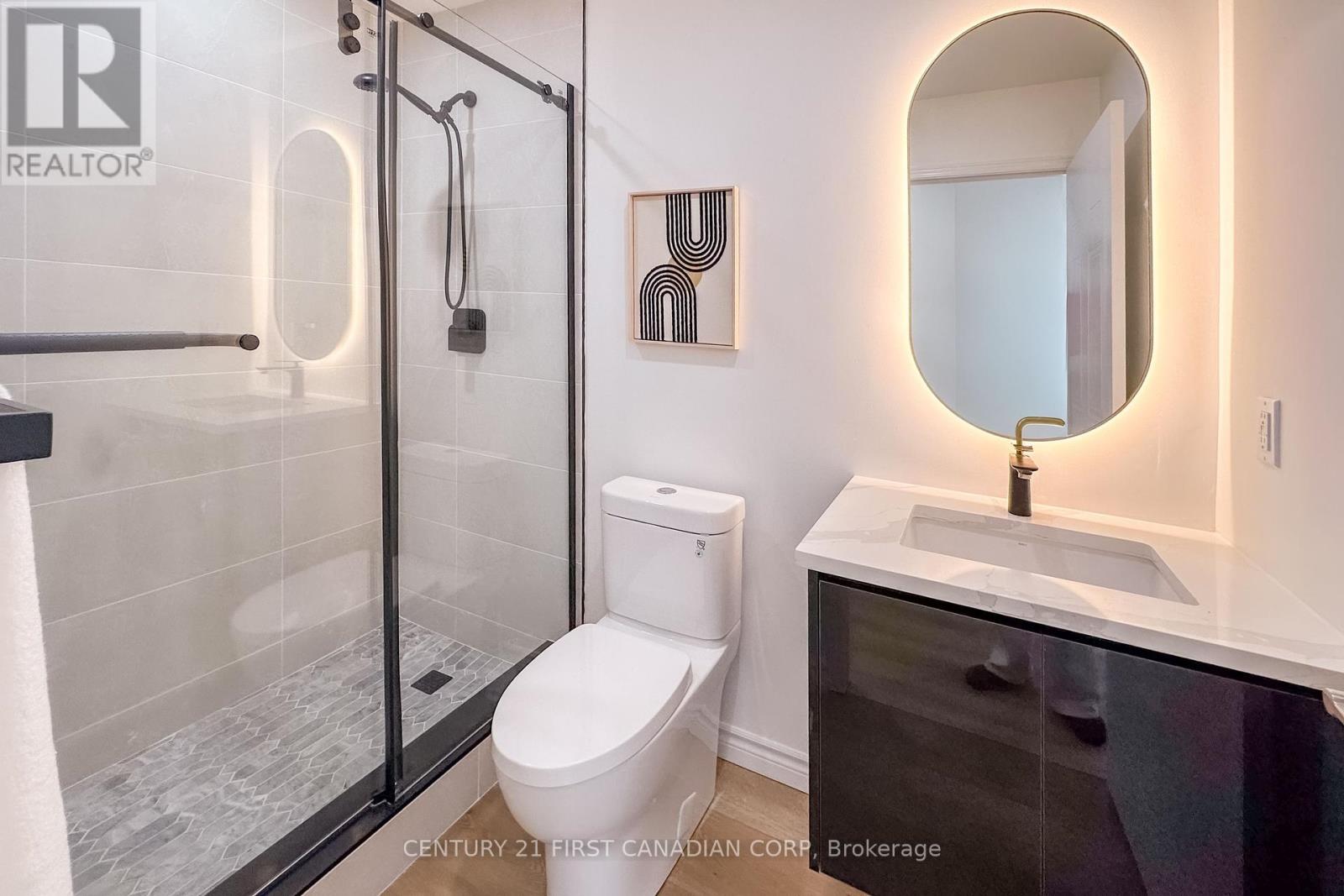 Photo 18 of 27 for 673 Silversmith Street N