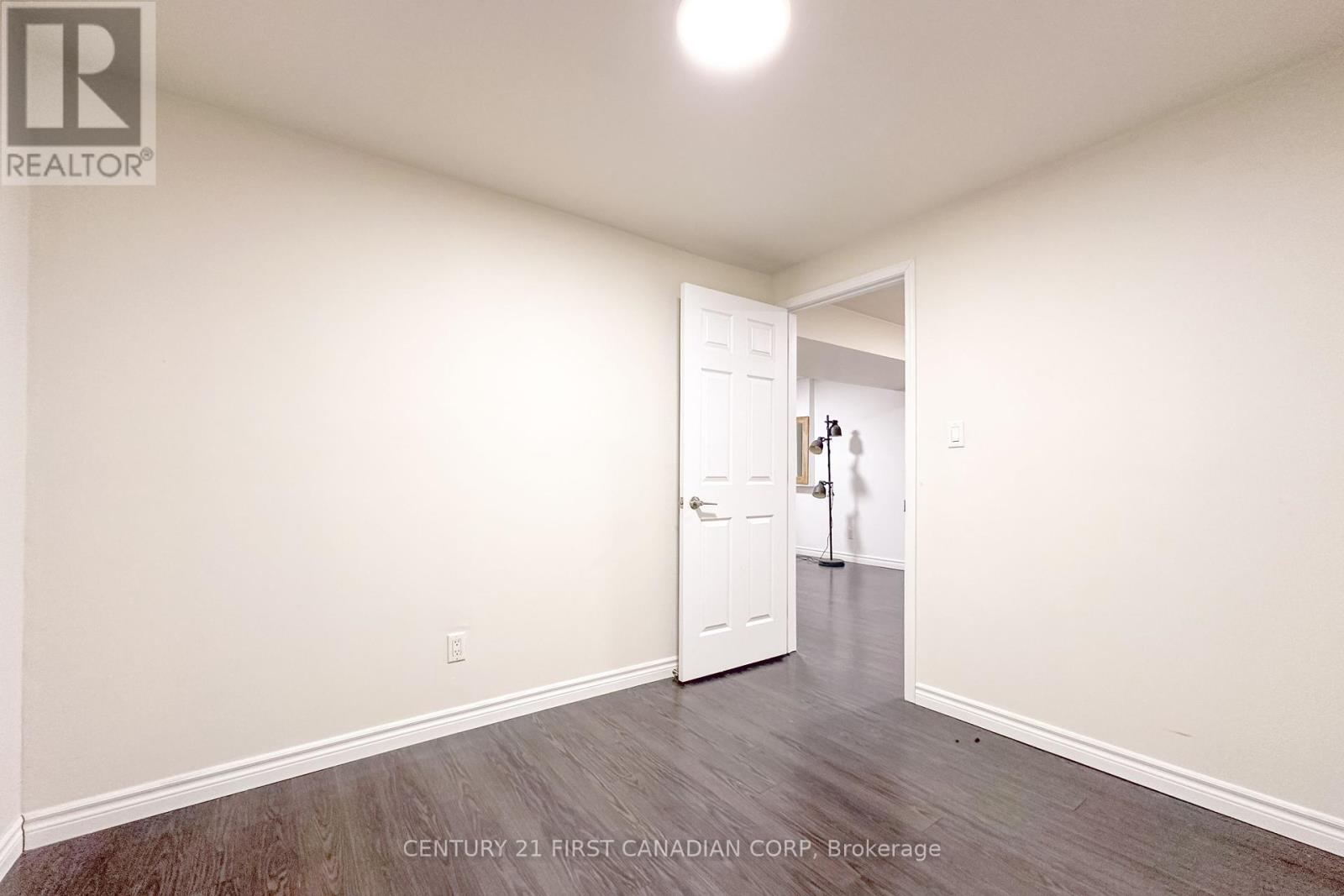 Photo 20 of 27 for 673 Silversmith Street N