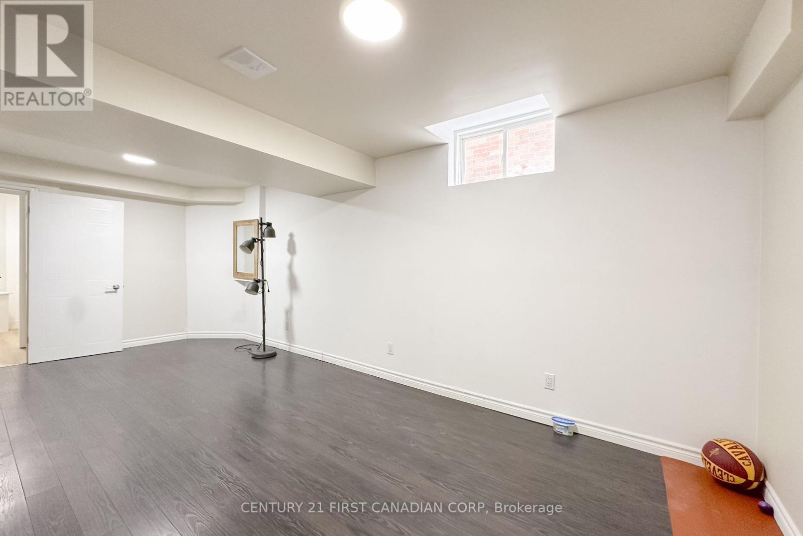 Photo 23 of 27 for 673 Silversmith Street N