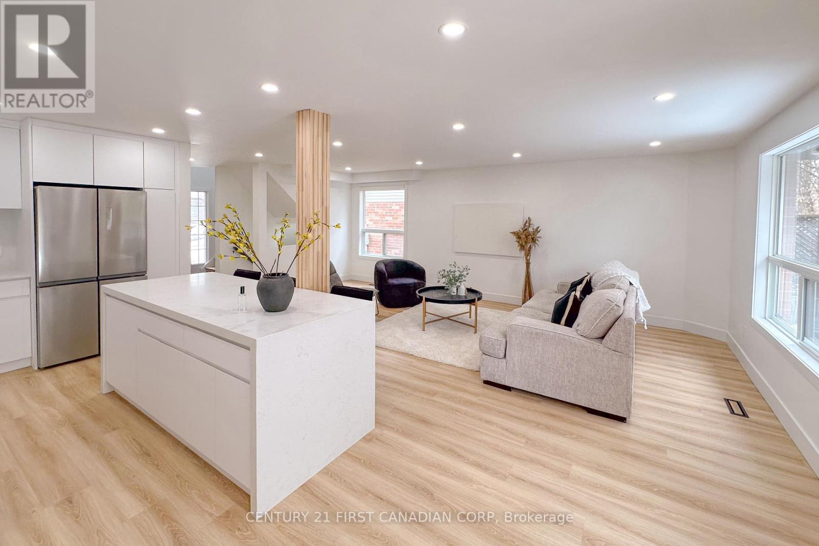 Photo 8 of 27 for 673 Silversmith Street N
