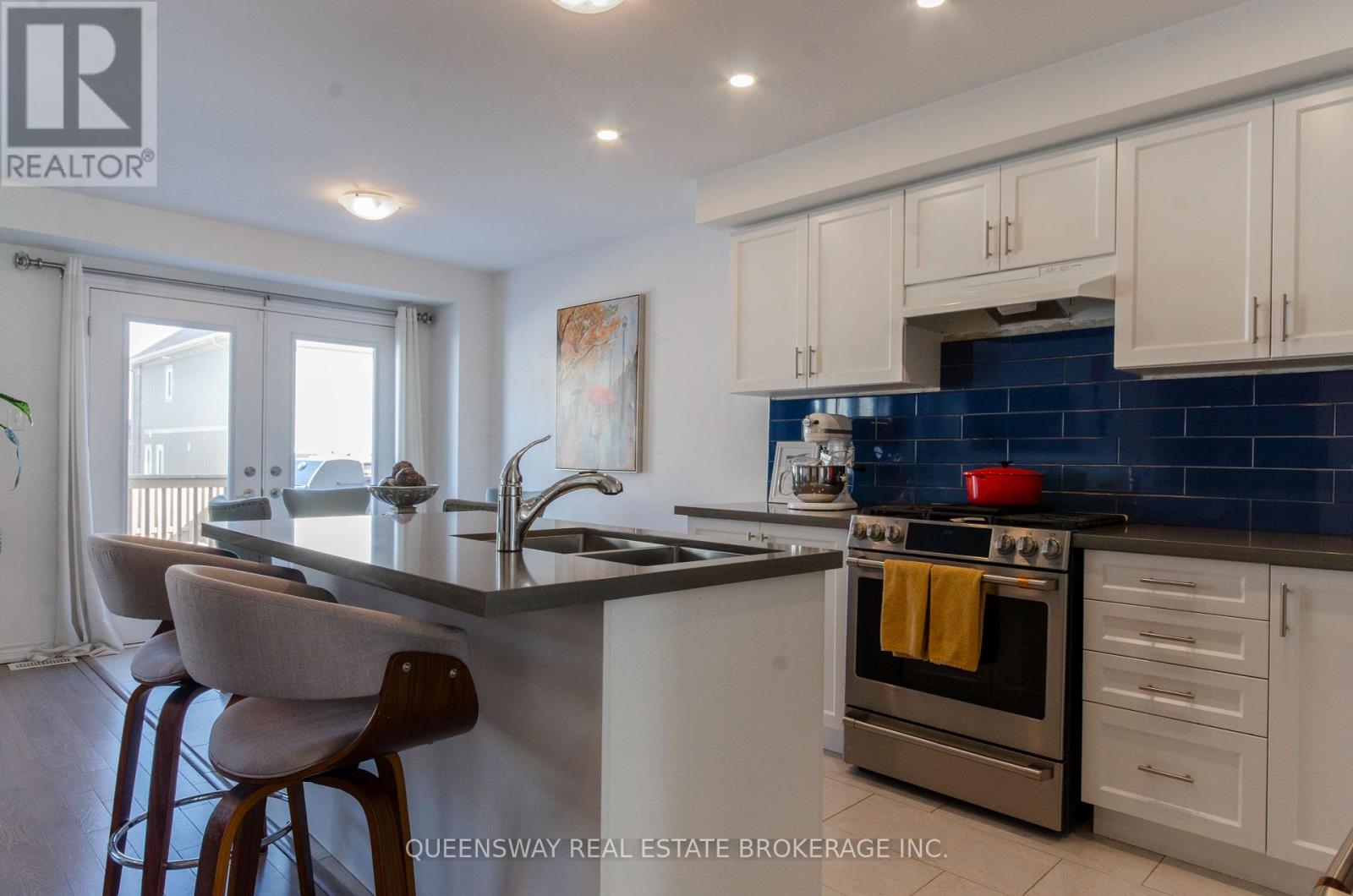 Property at 69 ALASKAN HEIGHTS image 3
