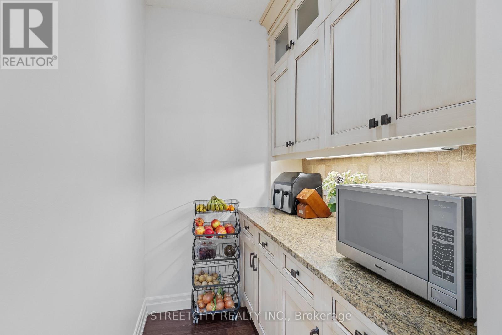 Photo 14 of 46 for 1038 Medway Park Drive N