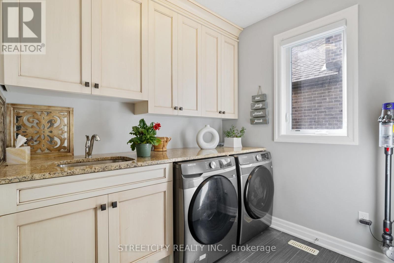 Photo 15 of 46 for 1038 Medway Park Drive N