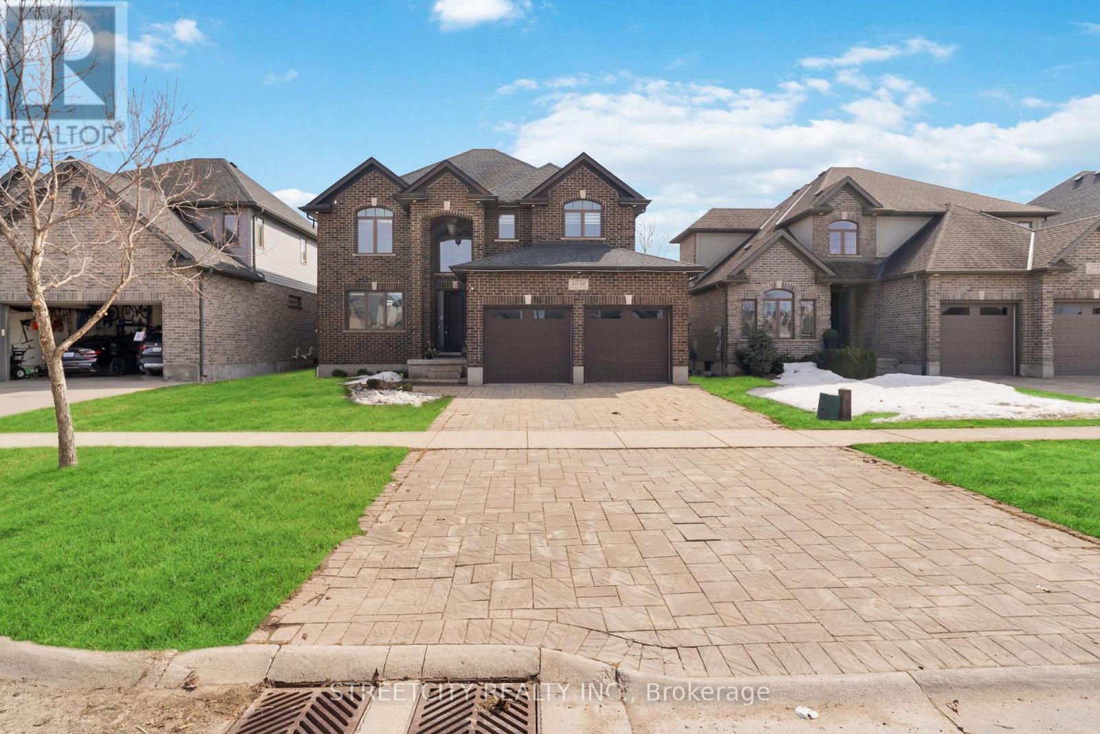 Photo 3 of 46 for 1038 Medway Park Drive N