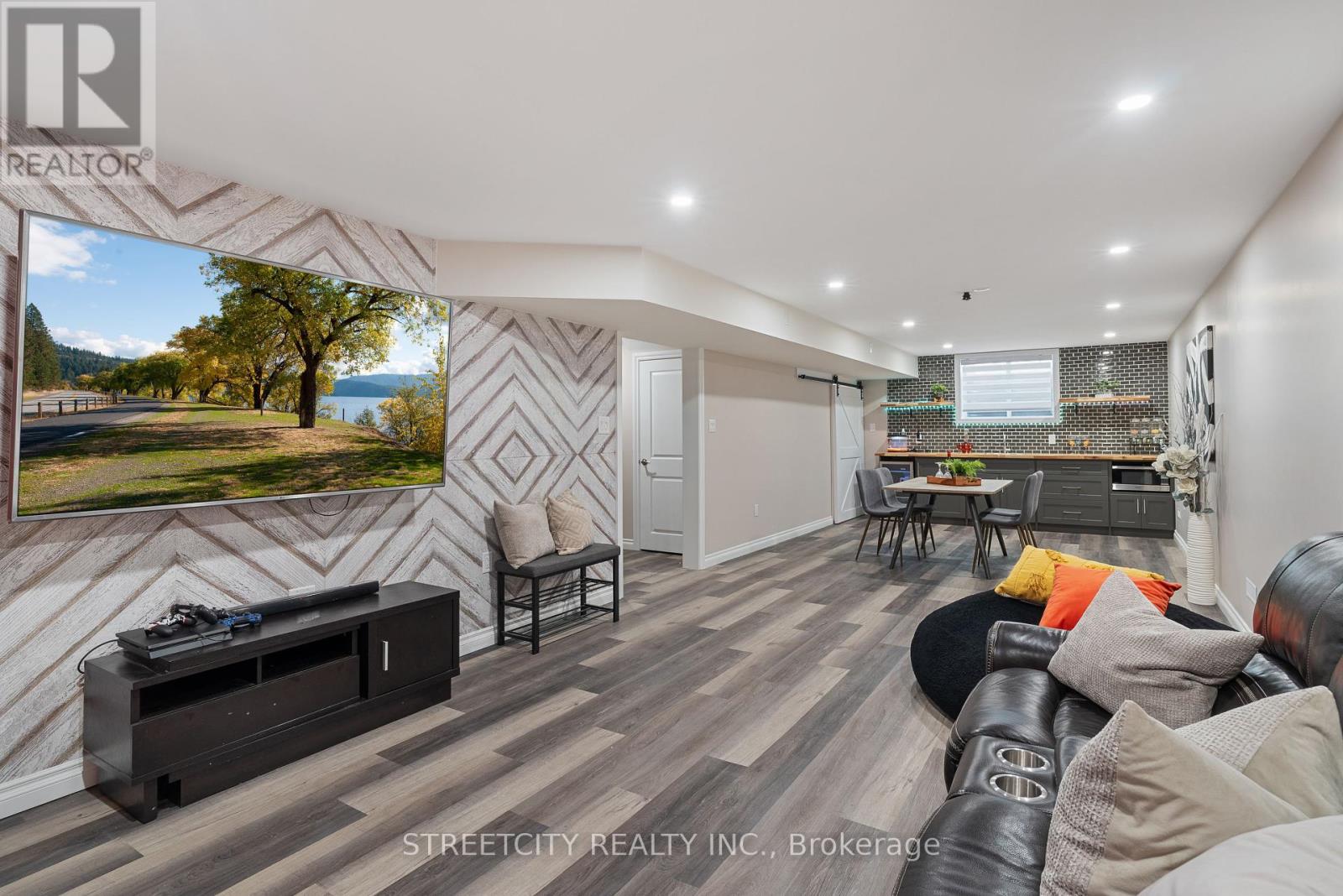 Photo 36 of 46 for 1038 Medway Park Drive N