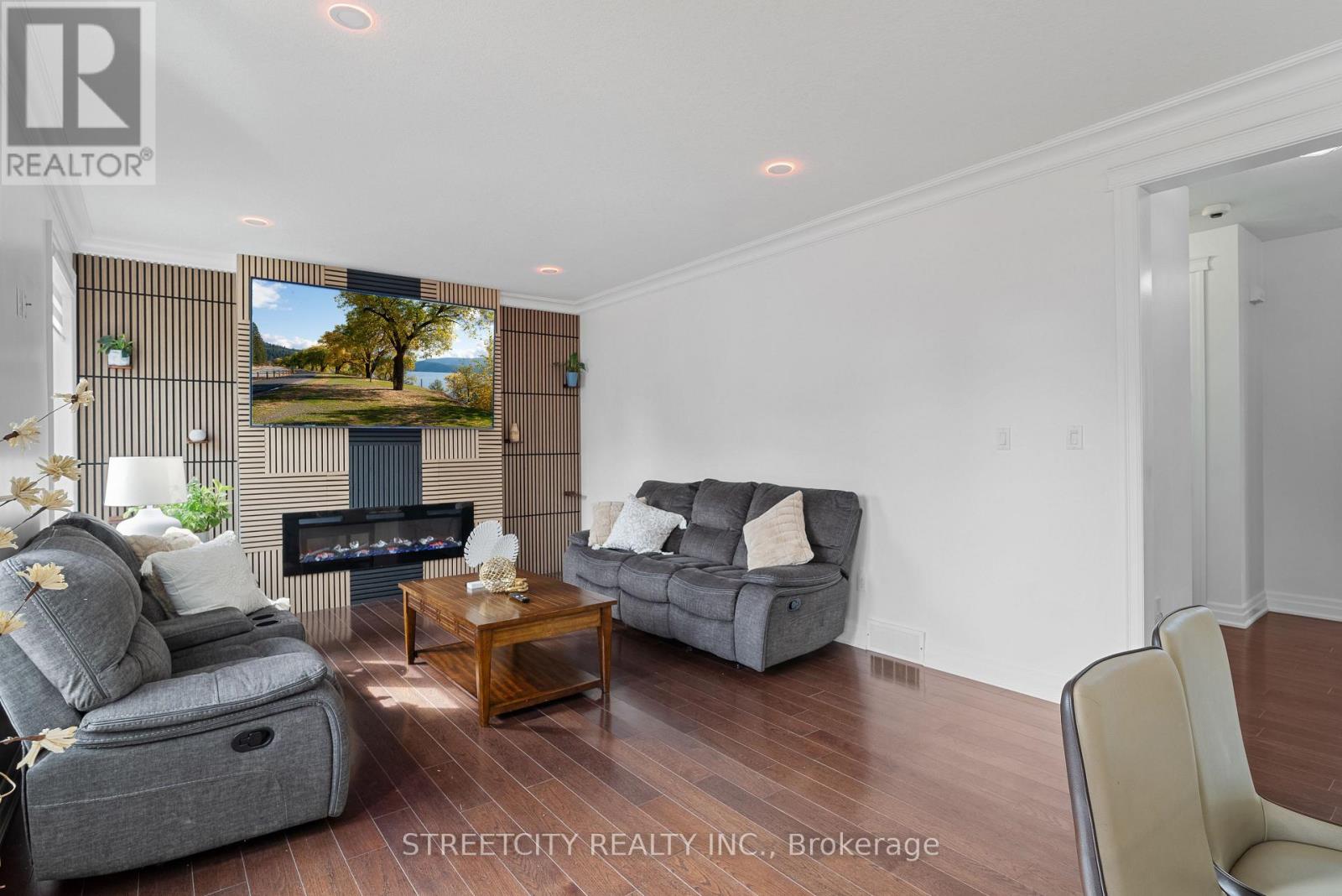 Photo 7 of 46 for 1038 Medway Park Drive N
