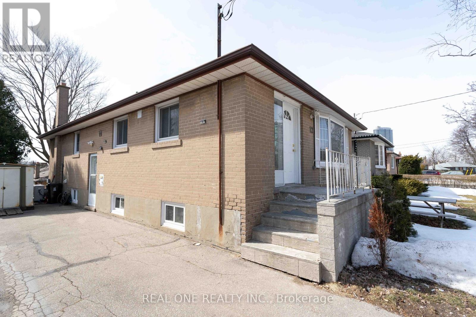 12 Wincrest Drive, Toronto, Ontario  M1P 4J4 - Photo 2 - E12021180