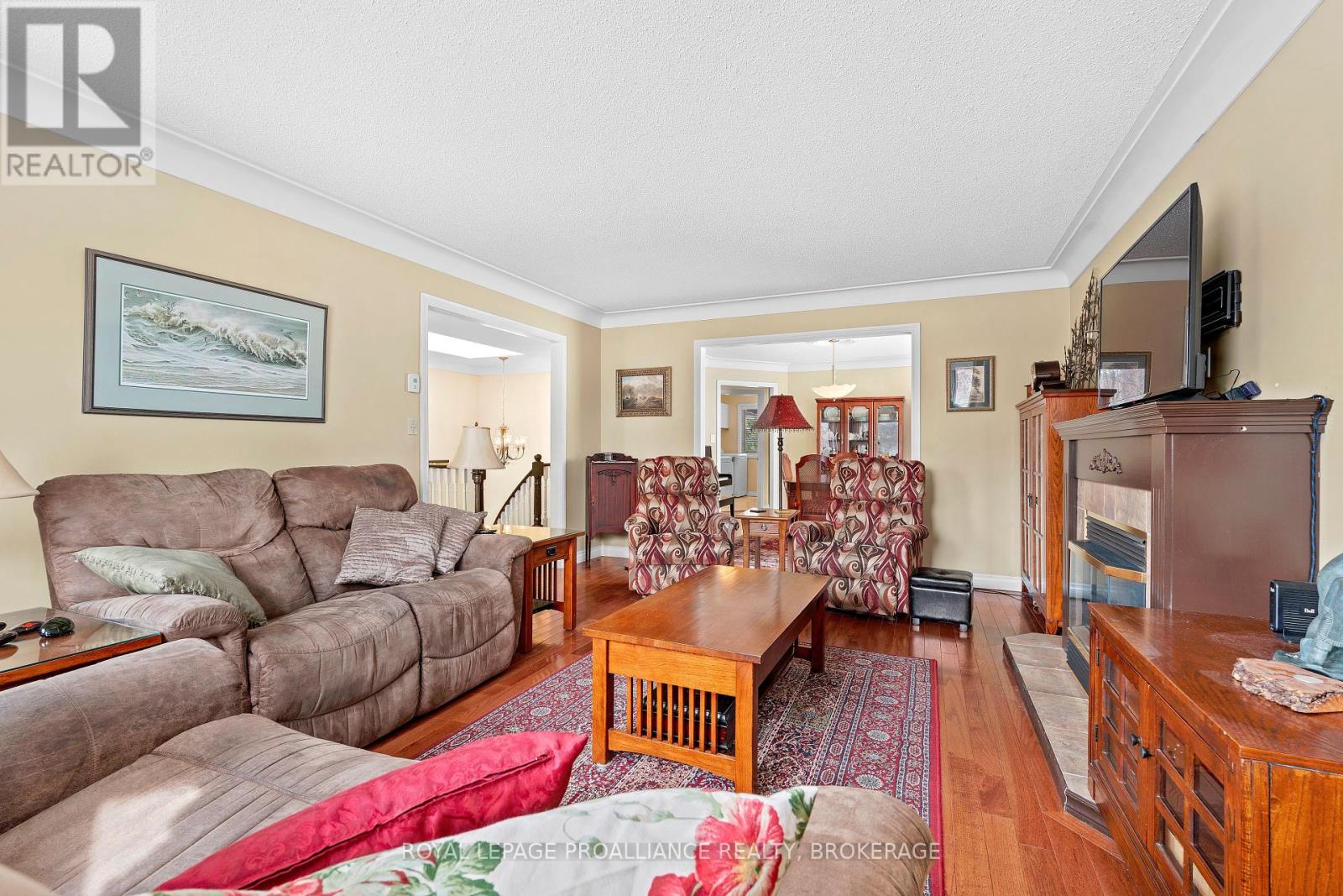 Property at 254 FRIARHILL CRESCENT image 5