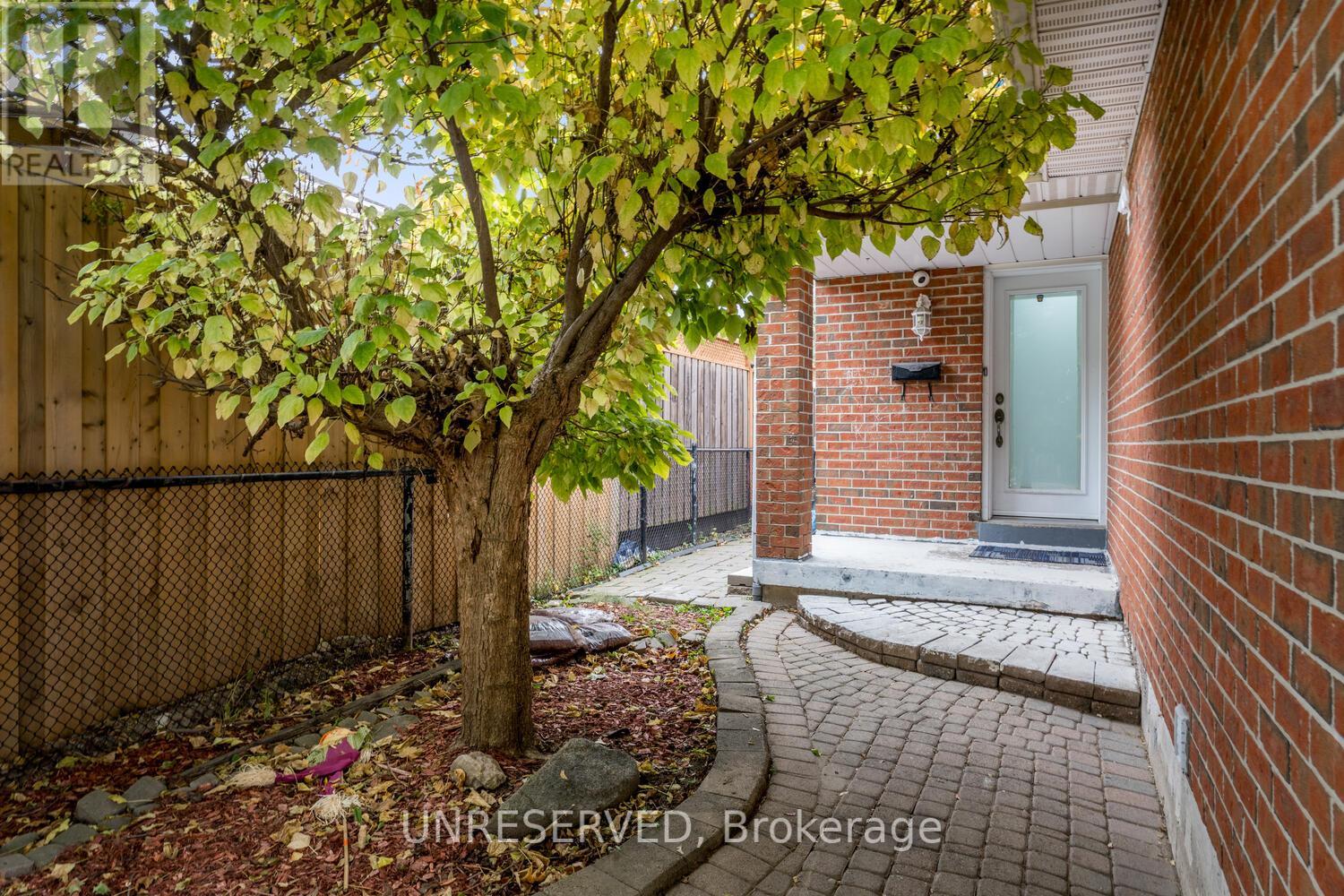 148 Sunforest Drive, Brampton, Ontario  L6Z 2B6 - Photo 2 - W10381607