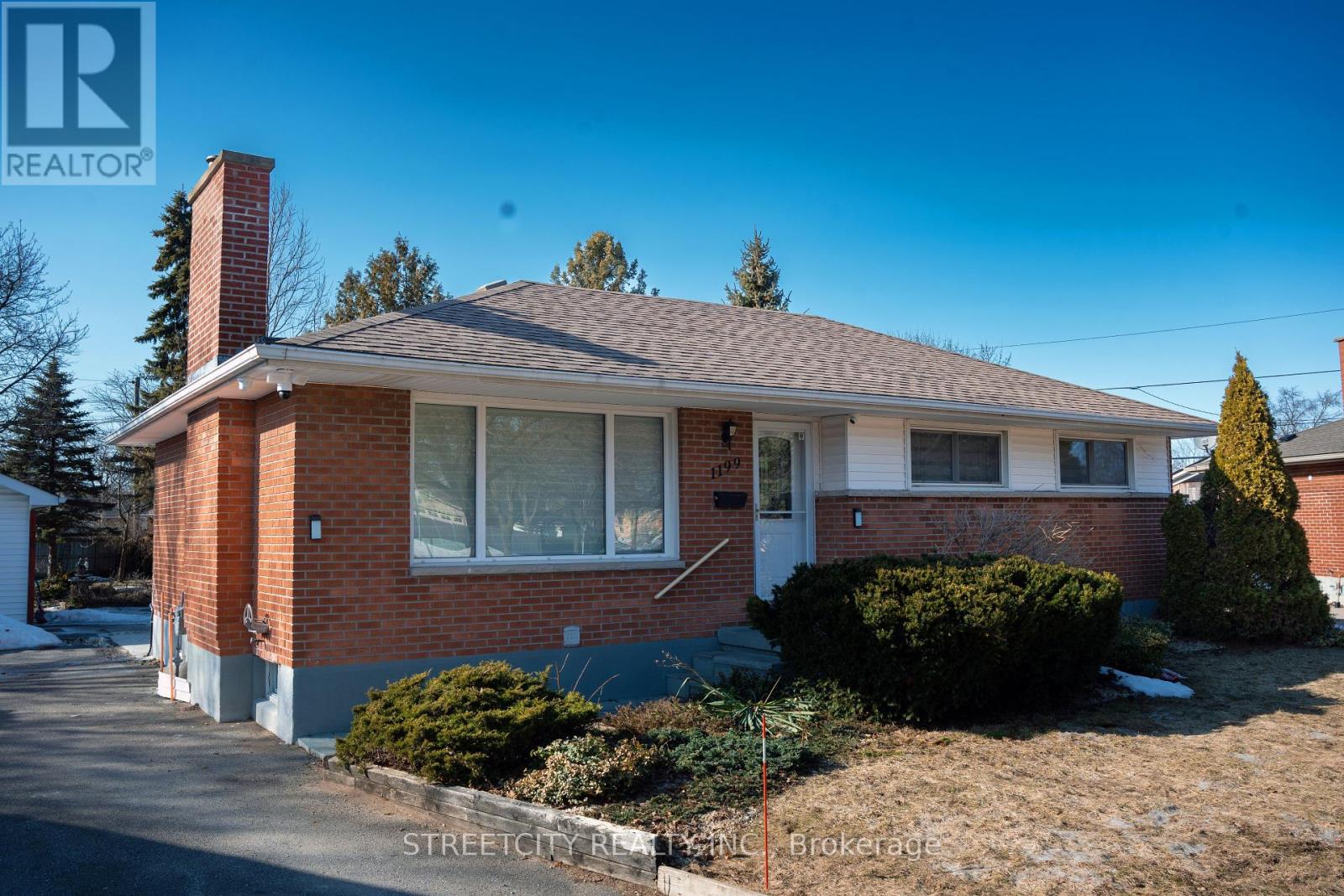 Property at 1199 FARNSBOROUGH CRESCENT image 2