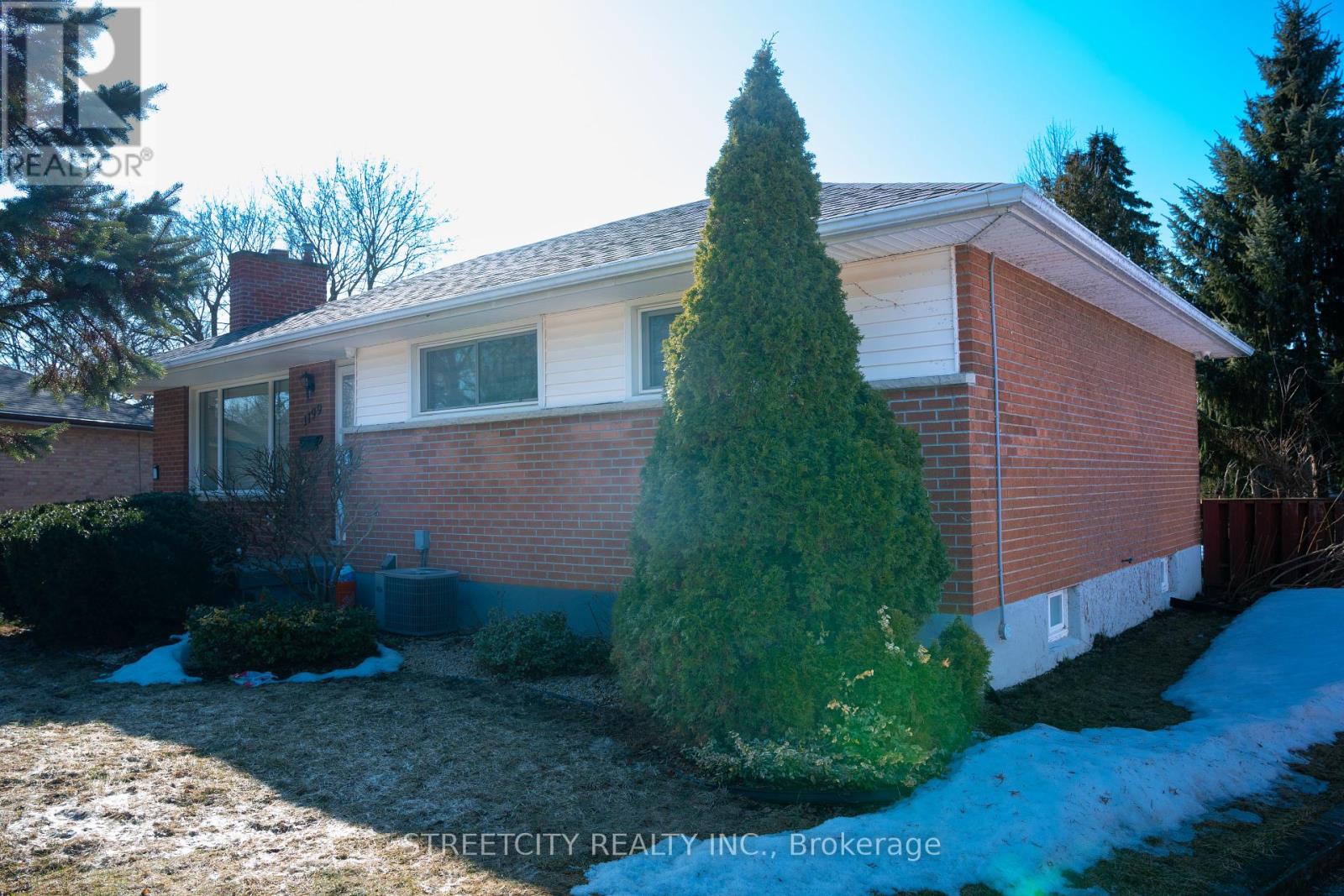 1199 Farnsborough Crescent, London, Ontario  N5V 2L7 - Photo 3 - X12021269