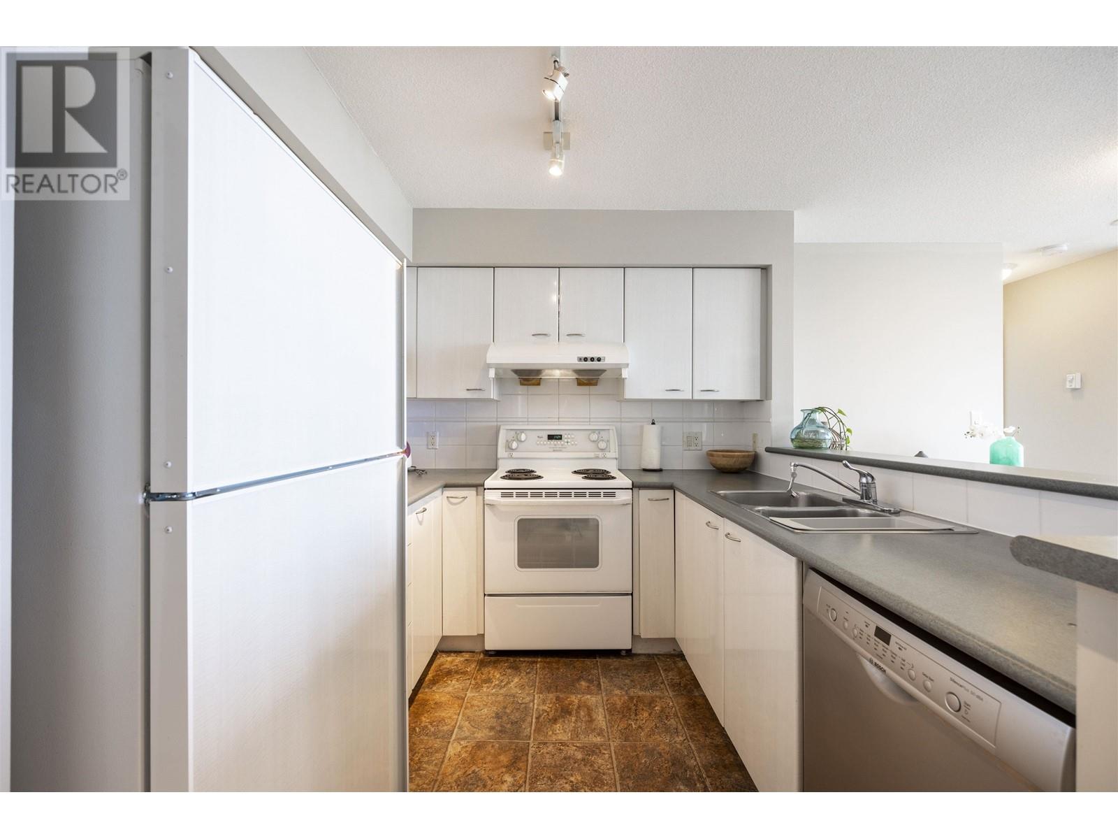 Listing Picture 12 of 24 : 2905 6088 WILLINGDON AVENUE, Burnaby / 本拿比 - 魯藝地產 Yvonne Lu Group - MLS Medallion Club Member