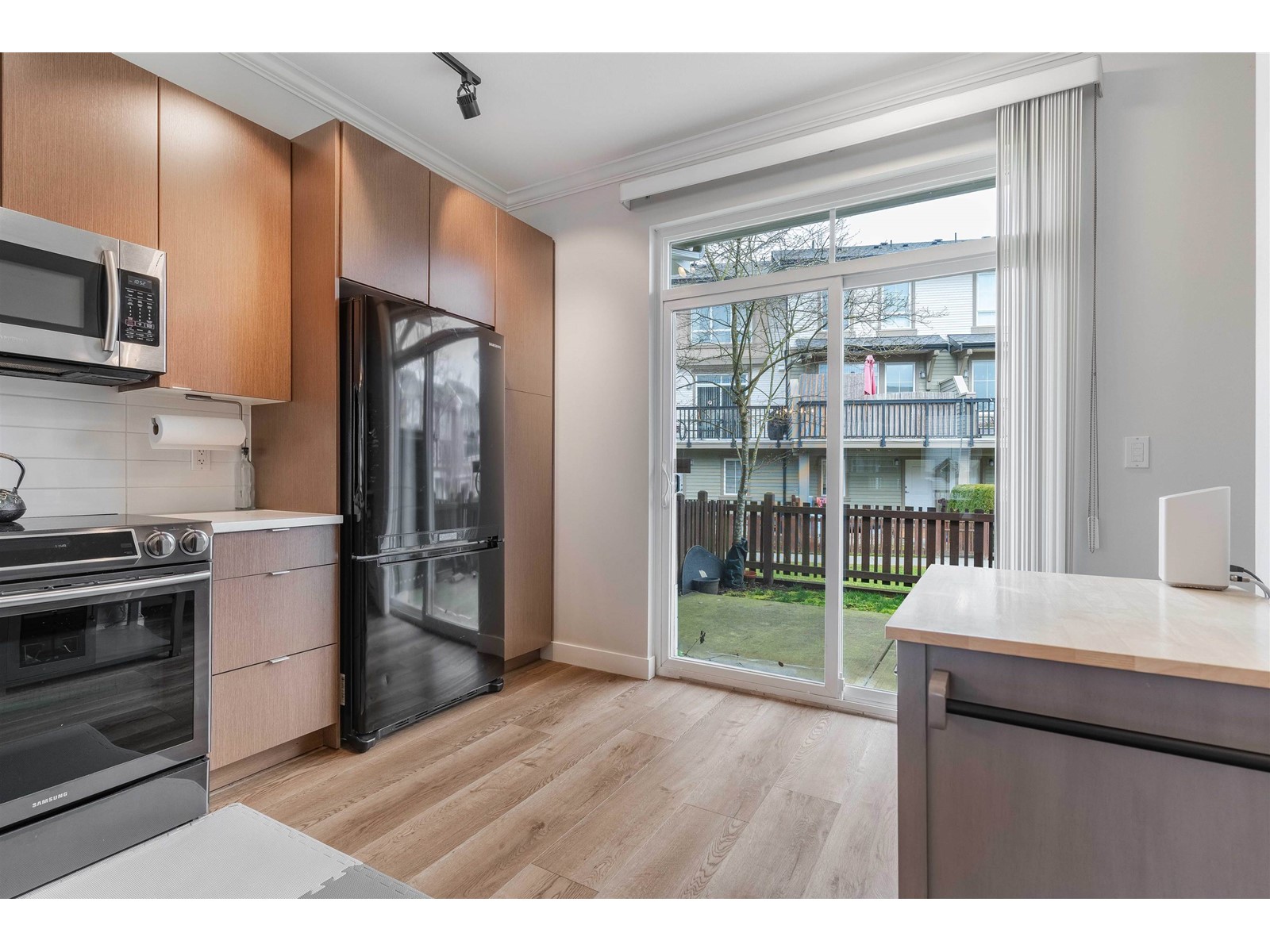 Property at 118 19505 68A AVENUE image 2