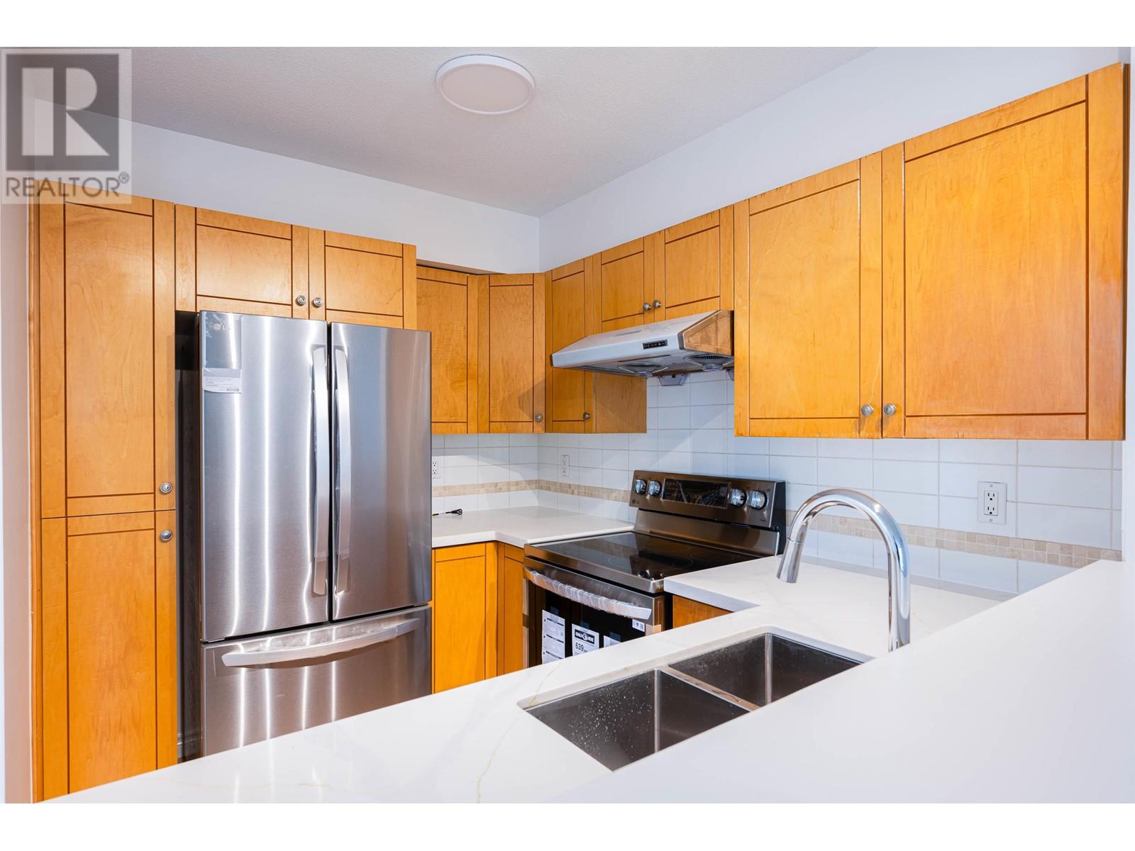 Listing Picture 7 of 22 : 61 7128 STRIDE AVENUE, Burnaby / 本拿比 - 魯藝地產 Yvonne Lu Group - MLS Medallion Club Member