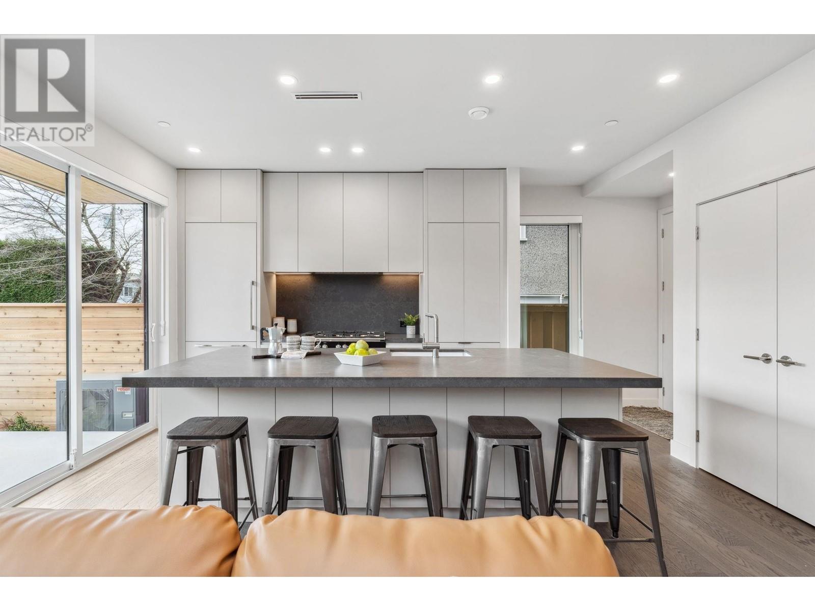 2 638 E 46th Avenue, Vancouver, British Columbia  V5W 2A3 - Photo 4 - R2977968