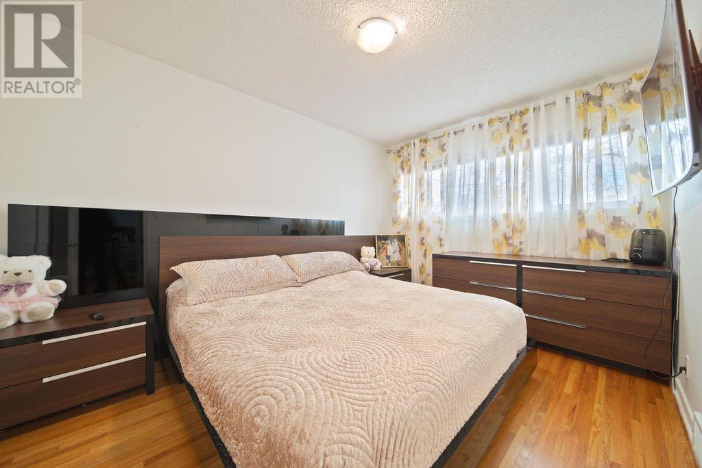 Property at 2608 38 Street SW image 4