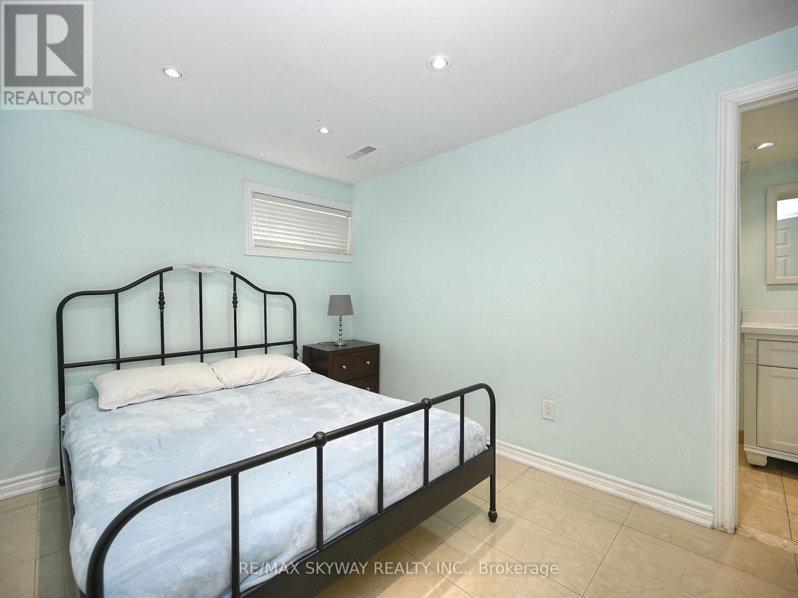 168 Voltarie Crescent, Mississauga (Mississauga Valleys), Ontario  L5A 2A4 - Photo 24 - W12021303