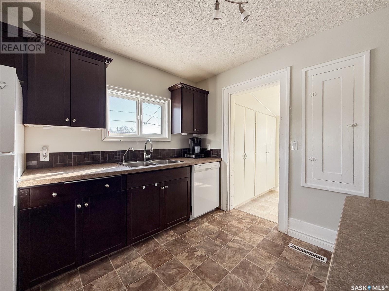 1159 Conrad Avenue, Gull Lake, Saskatchewan  S0N 1A0 - Photo 13 - SK998966
