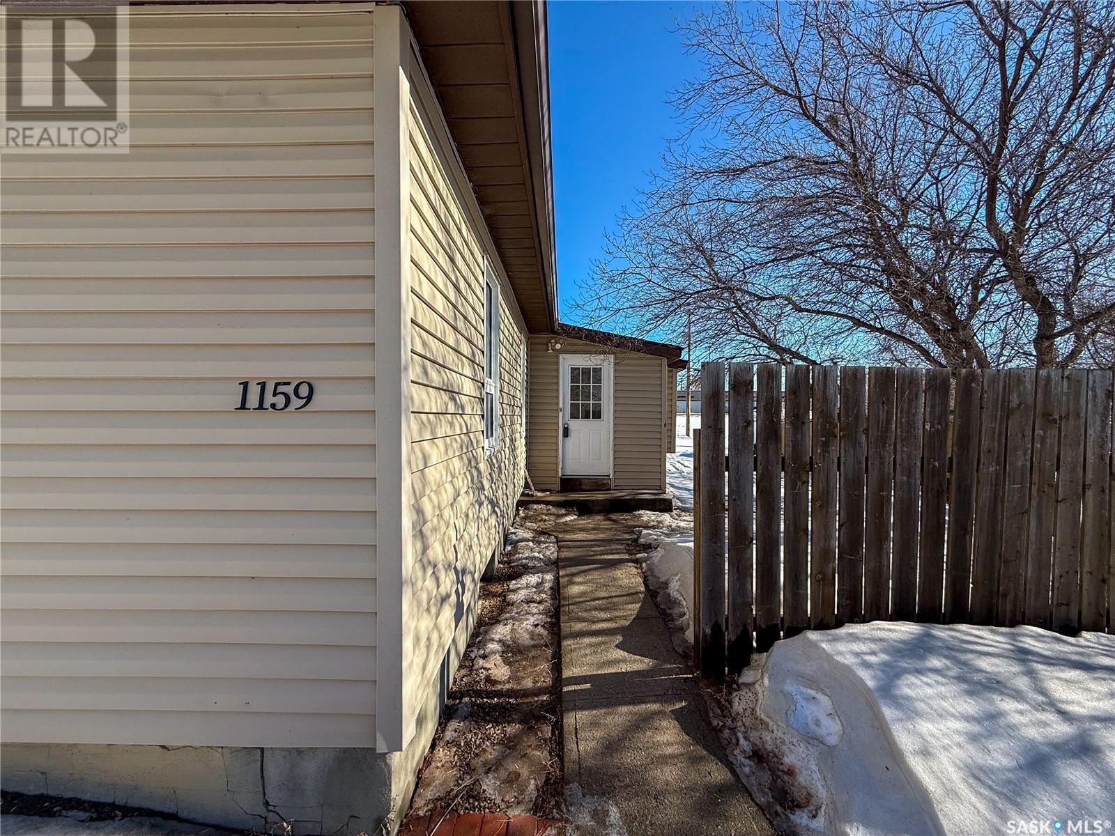 1159 Conrad Avenue, Gull Lake, Saskatchewan  S0N 1A0 - Photo 33 - SK998966