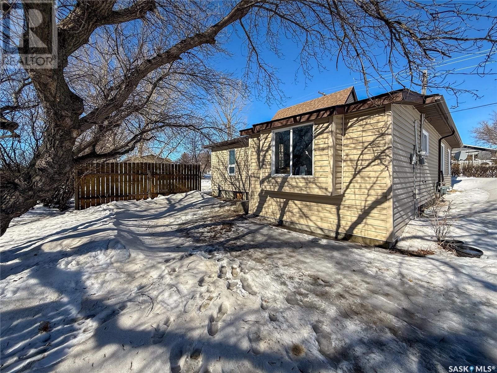 1159 Conrad Avenue, Gull Lake, Saskatchewan  S0N 1A0 - Photo 34 - SK998966
