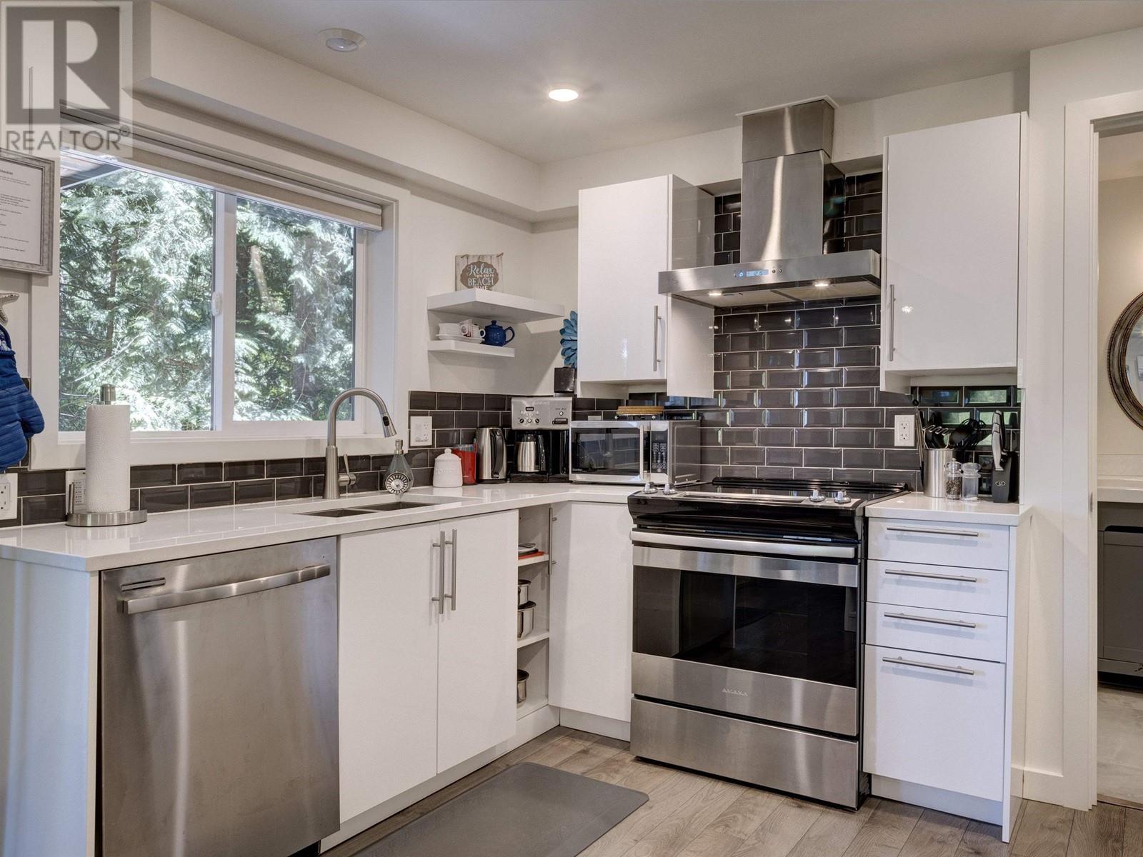 6163-6165 Coracle Drive, Sechelt, British Columbia  V7Z 0C9 - Photo 32 - R2978204