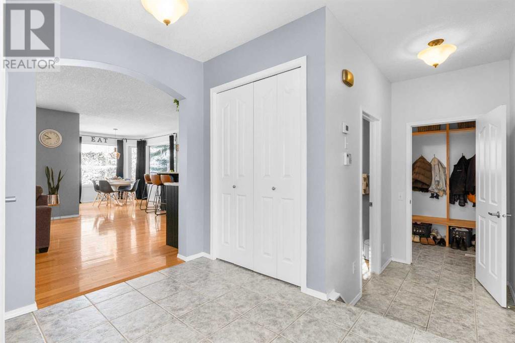 37 Bow Ridge Drive, Cochrane, Alberta  T4C 1V4 - Photo 4 - A2202145