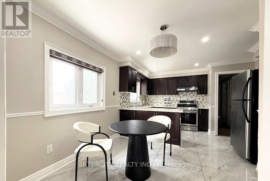 Property at 34 PEACE VALLEY CRESCENT E image 4