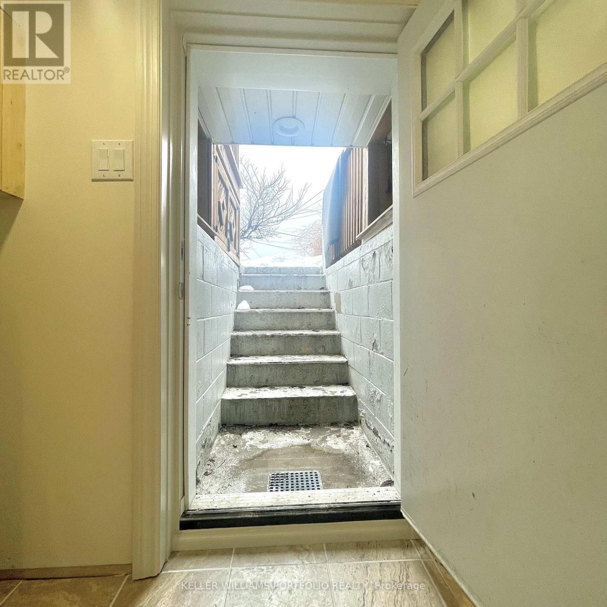 Lower - 127 Shanly Street, Toronto, Ontario  M6H 1S8 - Photo 13 - W12021423