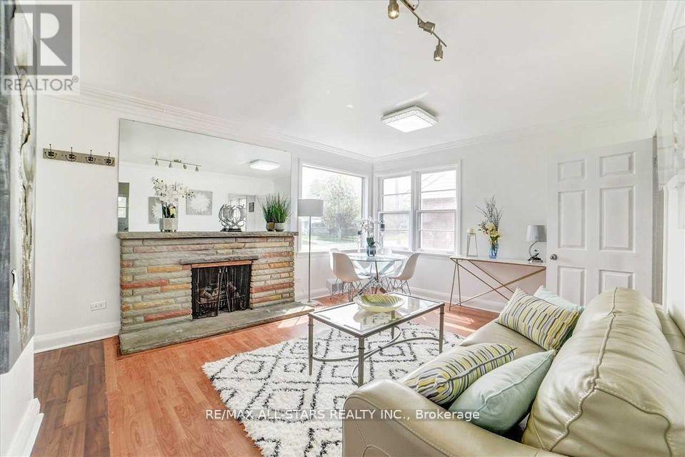 144 Dorset Road, Toronto, Ontario  M1M 2T4 - Photo 3 - E12021465