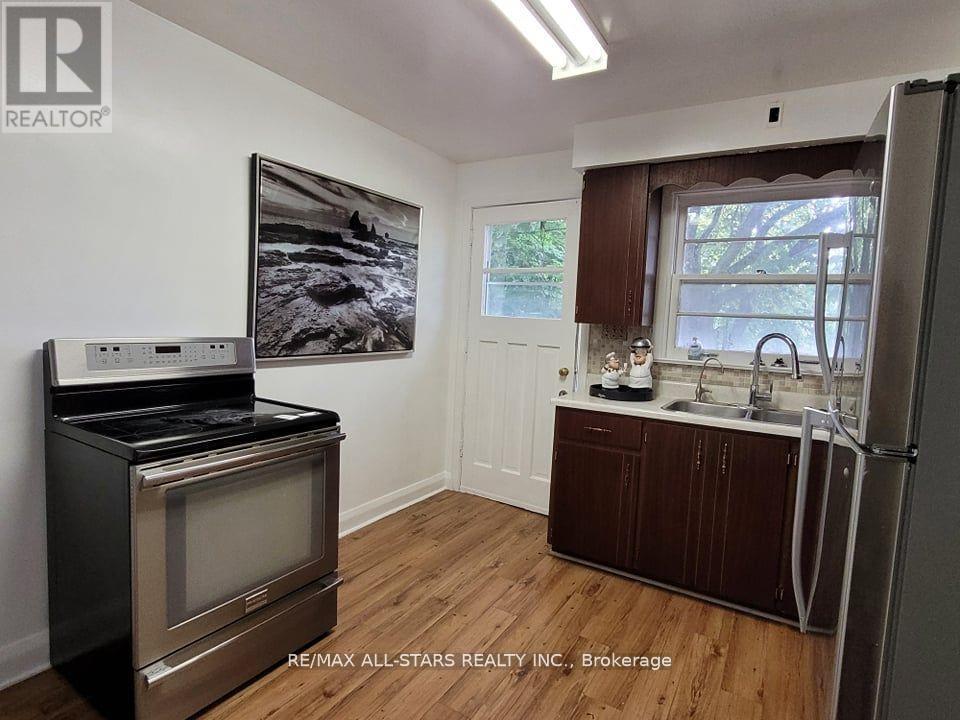 144 Dorset Road, Toronto, Ontario  M1M 2T4 - Photo 4 - E12021465