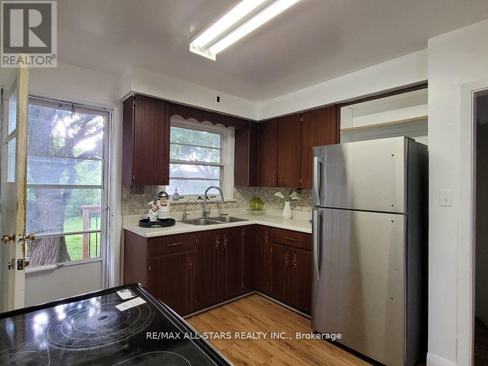 144 Dorset Road, Toronto, Ontario  M1M 2T4 - Photo 5 - E12021465