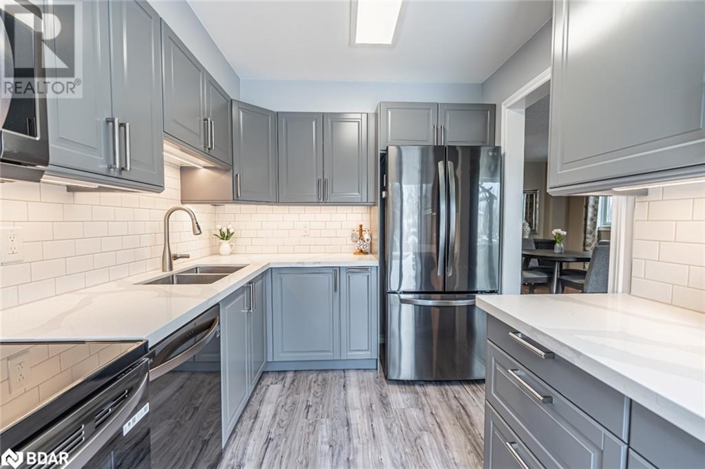 39 Bates Court, Barrie, Ontario  L4N 8L8 - Photo 2 - 40704591