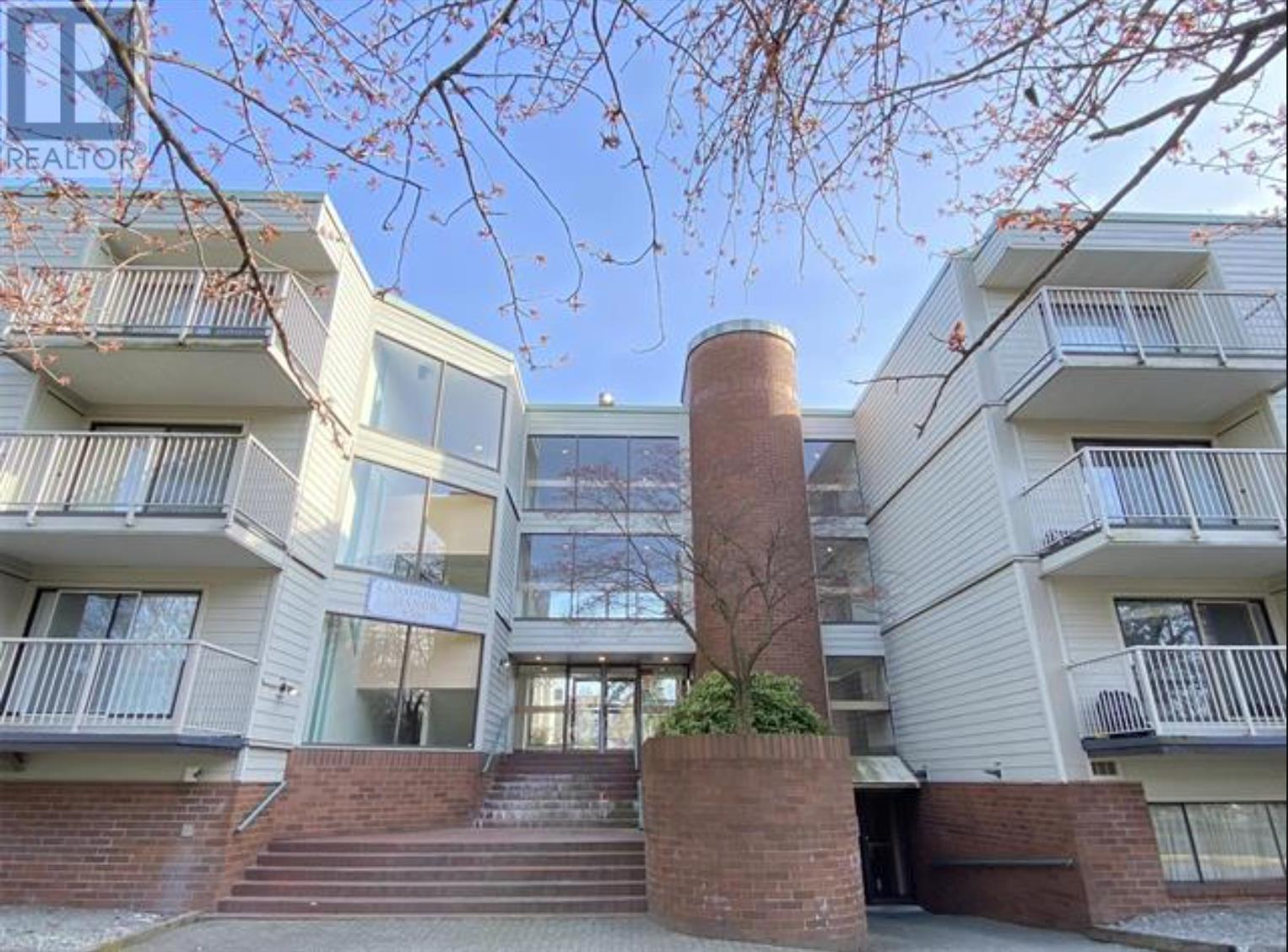 Listing Picture 3 of 18 : 231 8500 LANSDOWNE ROAD, Richmond / 烈治文 - 魯藝地產 Yvonne Lu Group - MLS Medallion Club Member