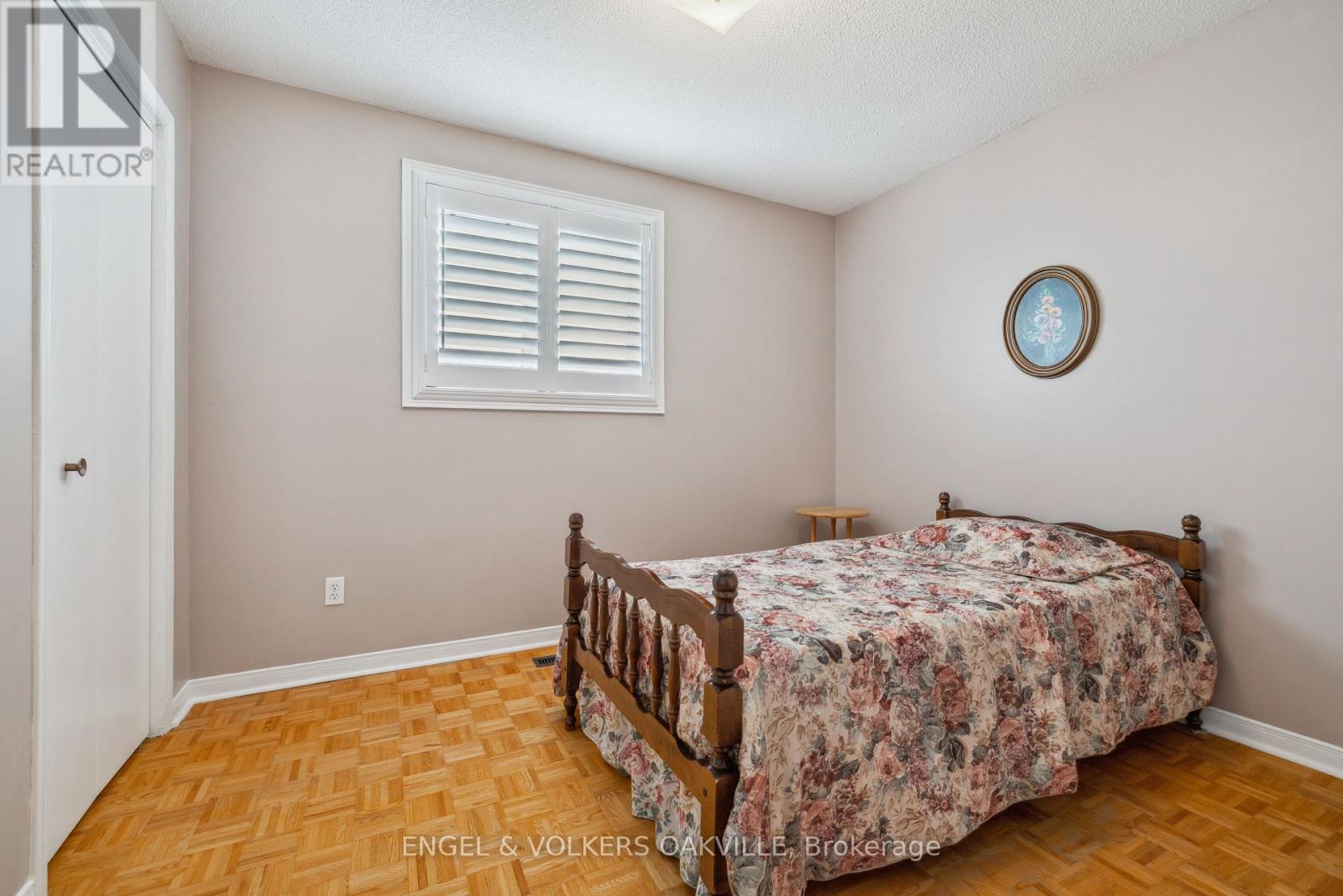 1222 Larny Court, Mississauga, Ontario  L4W 3N4 - Photo 16 - W12016696