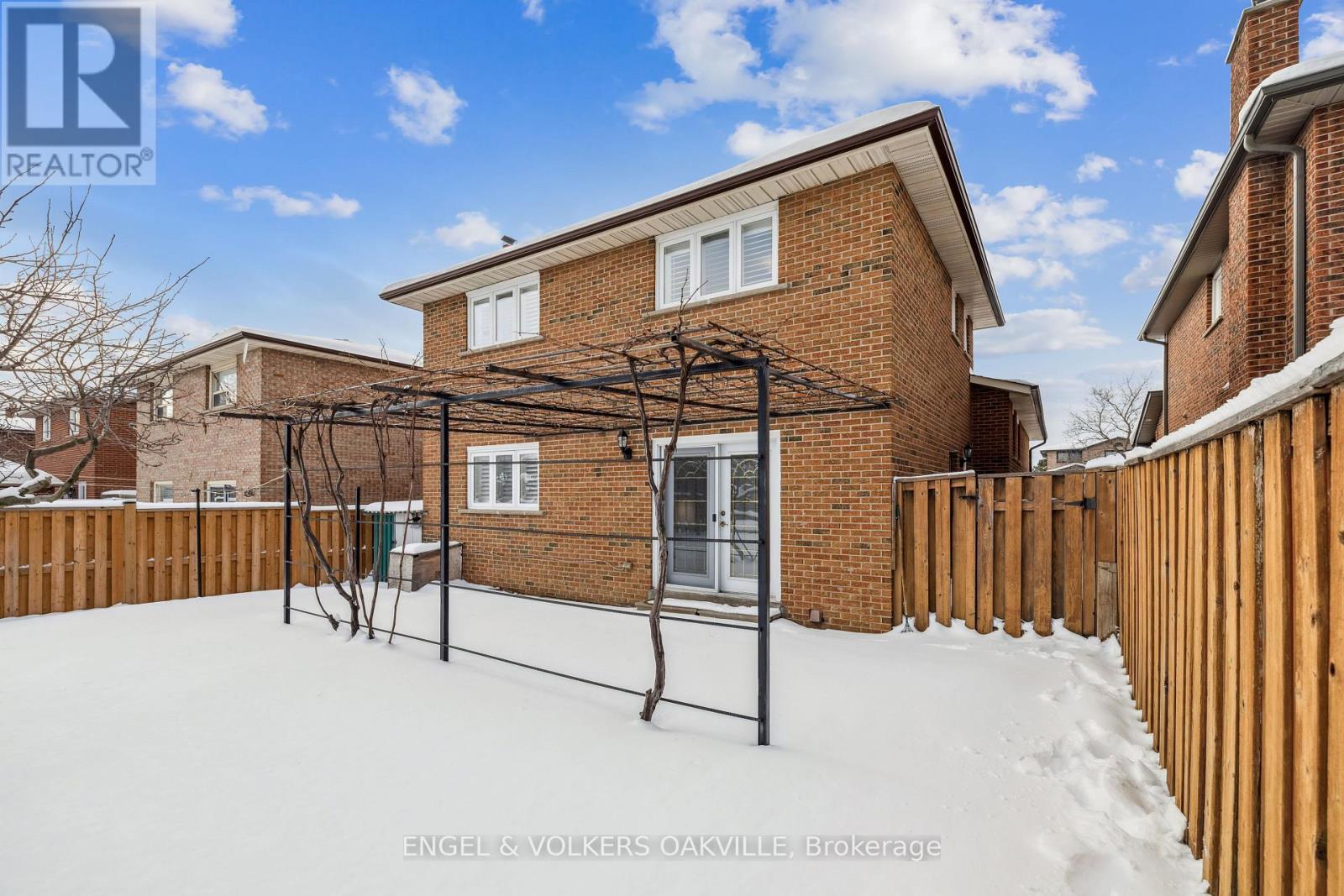 1222 Larny Court, Mississauga, Ontario  L4W 3N4 - Photo 30 - W12016696