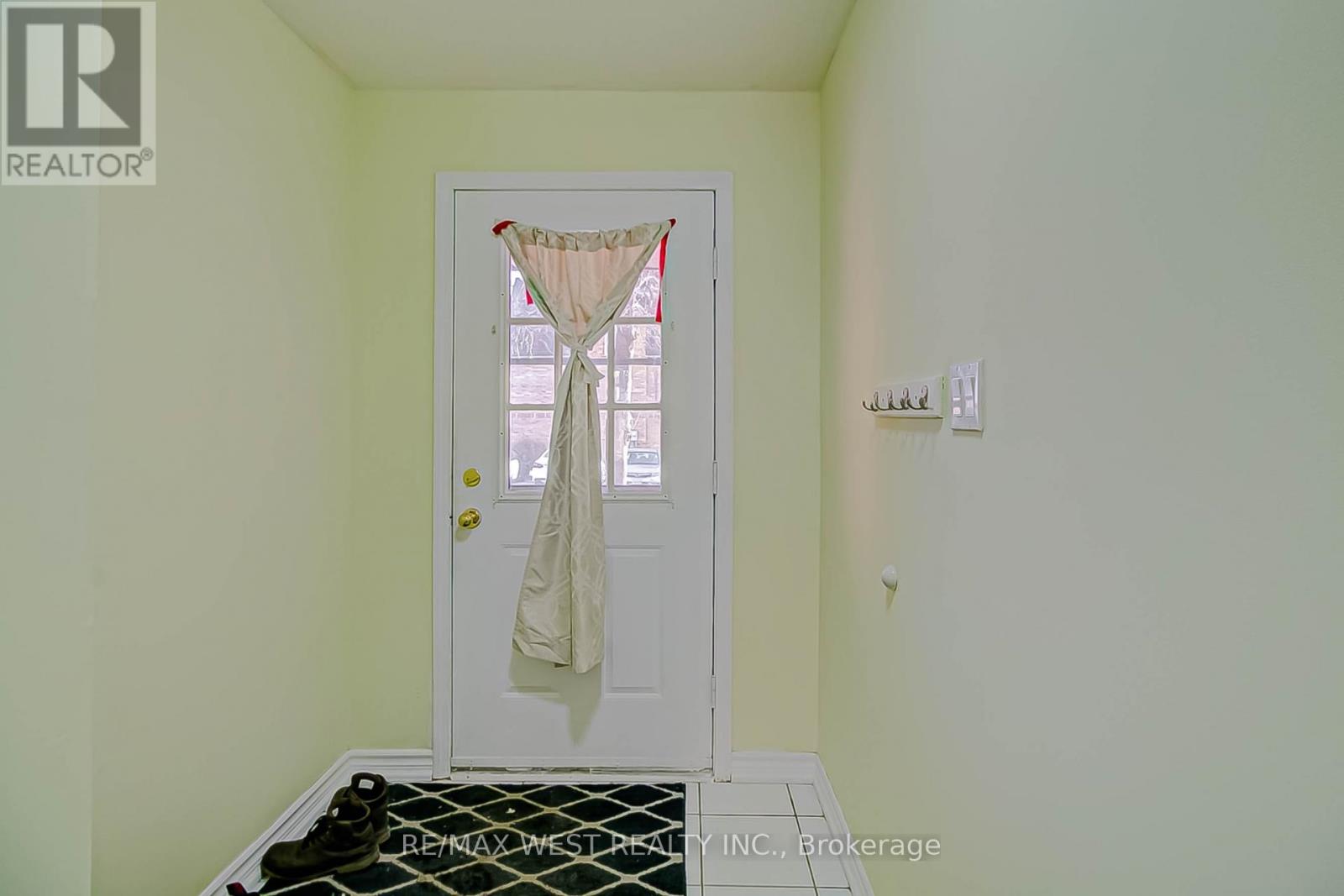 Property at 12 - 6400 LAWRENCE AVENUE E image 3