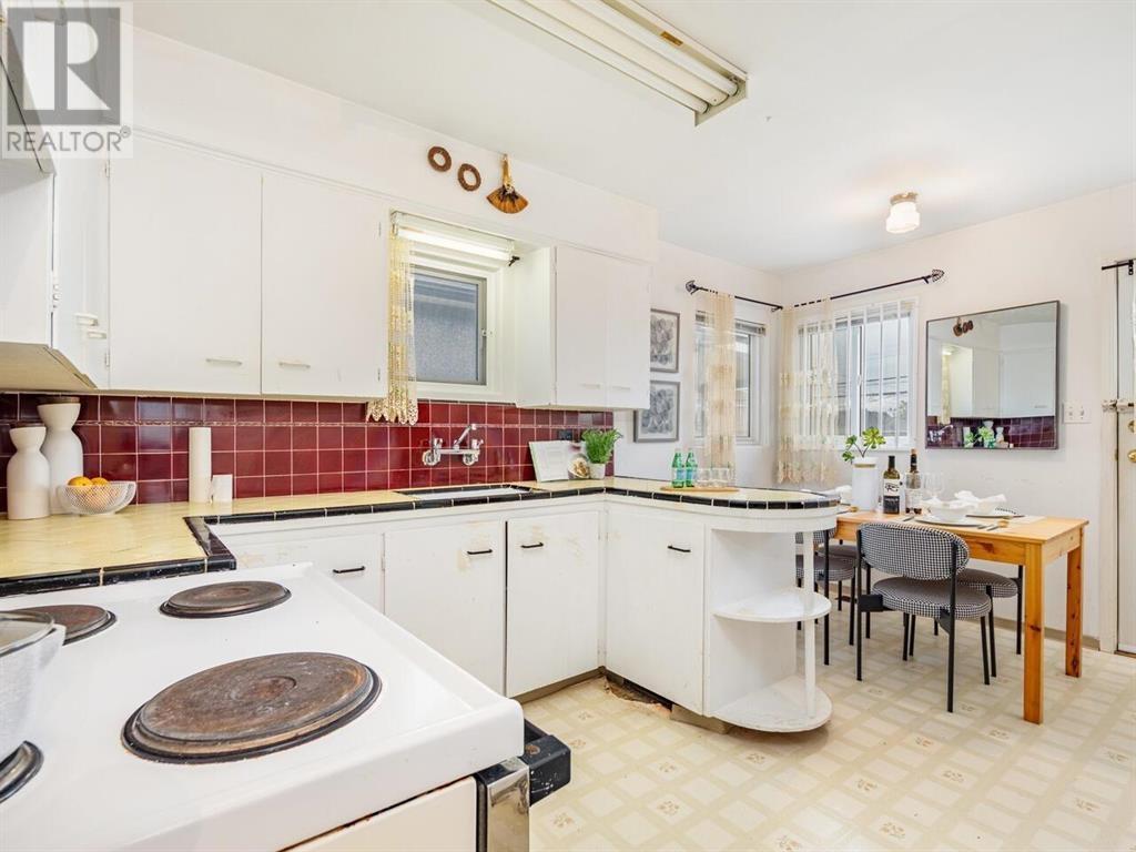 Listing Picture 3 of 18 : 3687 E 26TH AVENUE, Vancouver / 溫哥華 - 魯藝地產 Yvonne Lu Group - MLS Medallion Club Member